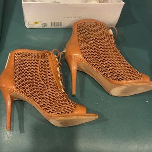 Nine West High Heel 👠 Open Toe Zipper in The Back Tie up Heels Size 8 - Picture 2 of 9